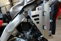 1053148-4-800Wx800H AXP Aluminium radiateurbeschermer - Honda CRF450L