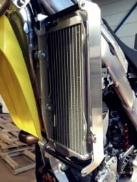 1053369-1-800Wx800H AXP Aluminium radiateurbeschermer - Suzuki