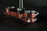 1061039-3-800Wx800H XTRIG ROCS Tech T-stuk vork oranje Offset 25mm