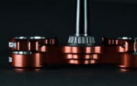 1061056-4-800Wx800H XTRIG ROCS Pro T-stuk vork Offset Ø20-22mm zwart