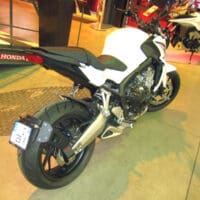 1061131-1-800Wx800H Verplaatste ACCESS DESIGN kentekenhouder, zwart, met plaat over het wiel Honda CB650F