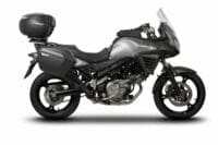 1062588-10-800Wx800H SHAD 3P System zijkofferrek Suzuki