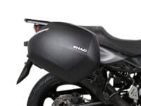 1062588-3-800Wx800H SHAD 3P System zijkofferrek Suzuki