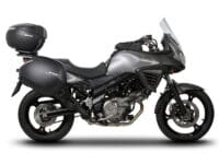 1062588-5-800Wx800H SHAD 3P System zijkofferrek Suzuki
