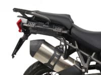 1062600-4-800Wx800H SHAD 3P System zijkofferrek Triumph