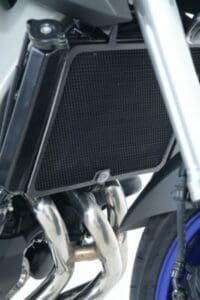 1088118001-2-800Wx800H R&G RACING Radiateurbeschermer - Aluminium