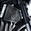 1092587-2-800Wx800H R&G RACING Gegraveerde radiateurbeschermer - Roestvrij staal