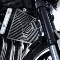 1092587-2-800Wx800H R&G RACING Gegraveerde radiateurbeschermer - Roestvrij staal