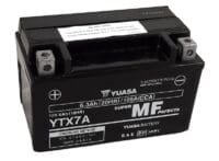 1103935-1-800Wx800H YUASA W/C Accu onderhoudsvrij af fabriek geactiveerd - YTX7A FA