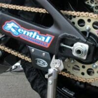 R&G RACING TANDWIELBESCHERMING (HAAIENVIN) VAN ZWART ABS